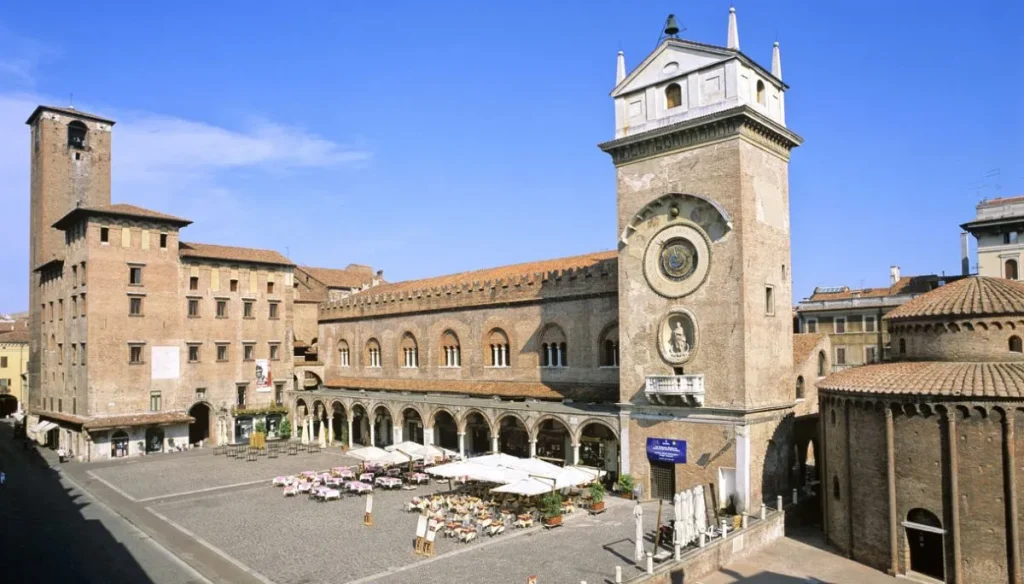 Tour in bici e in barca a Mantova tra i fiori di loto