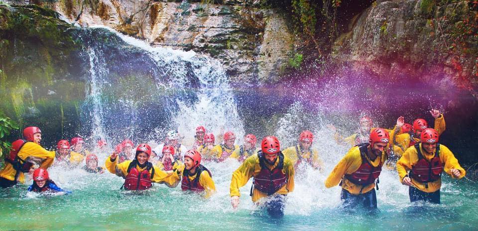 Rafting di gruppo con esplorazione in Valstagna