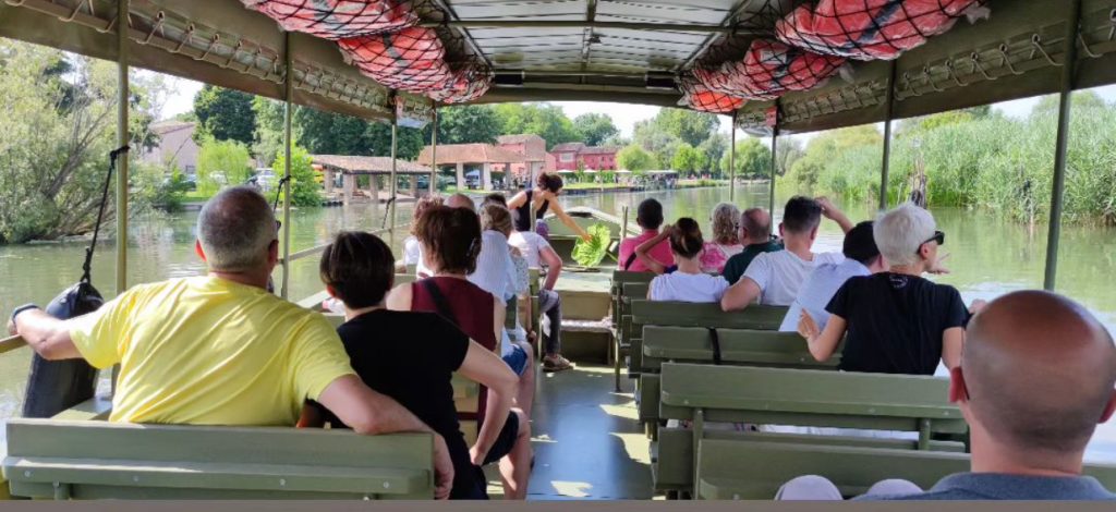 Tour in bici e in barca a Mantova tra i fiori di loto