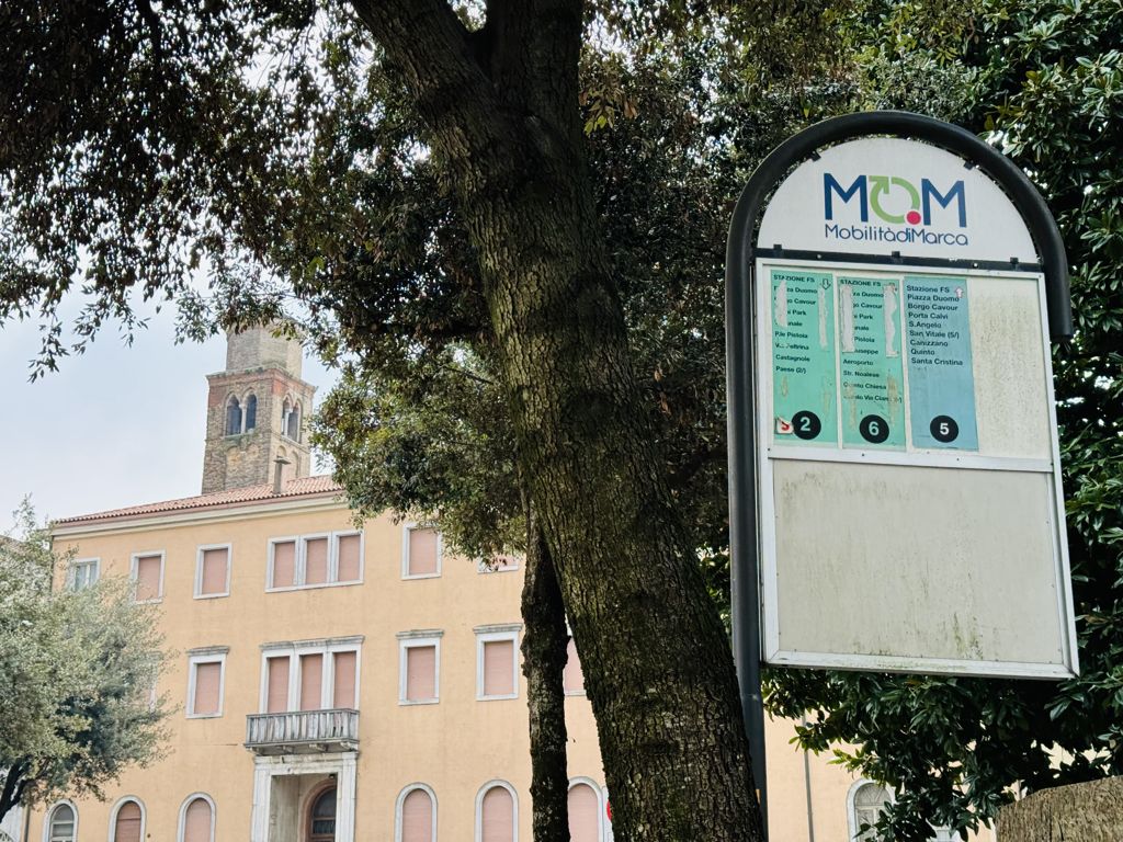 Treviso in un Giorno: la Città d'Acque tra Canali, Tiramisù e Palazzi Medievali