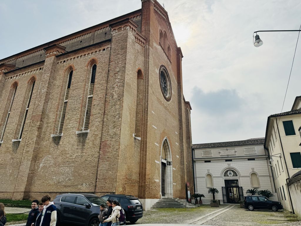 Treviso in un Giorno: la Città d'Acque tra Canali, Tiramisù e Palazzi Medievali