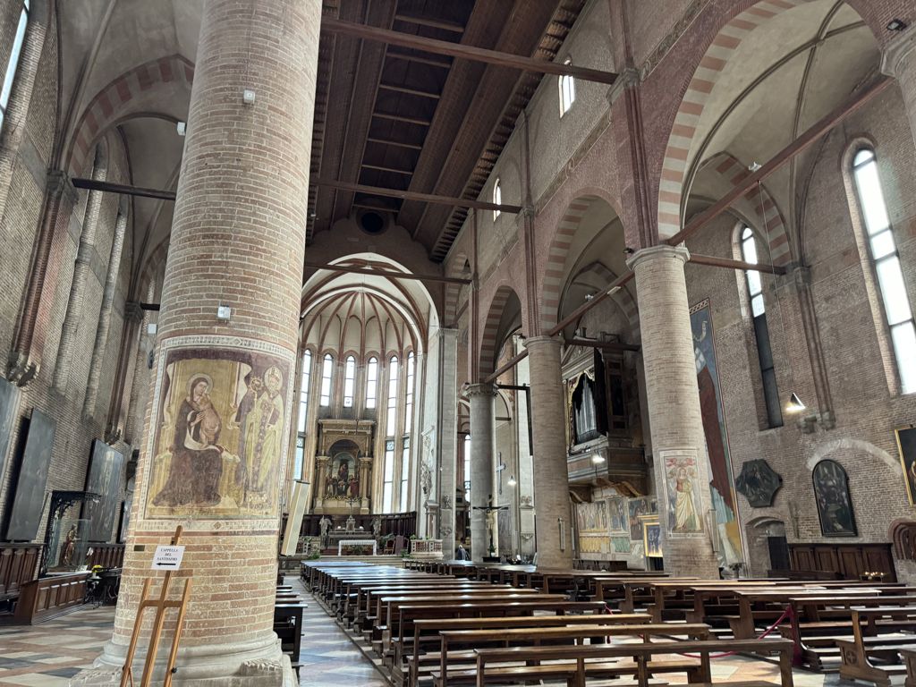Treviso in un Giorno: la Città d'Acque tra Canali, Tiramisù e Palazzi Medievali