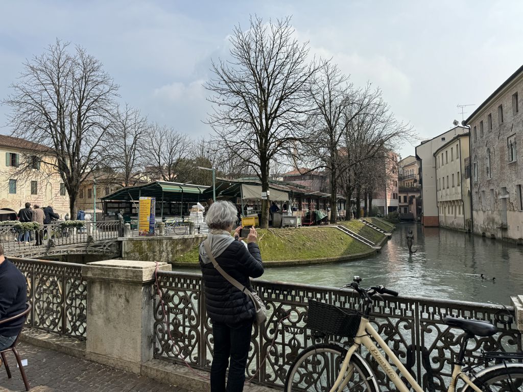 Treviso in un Giorno: la Città d'Acque tra Canali, Tiramisù e Palazzi Medievali