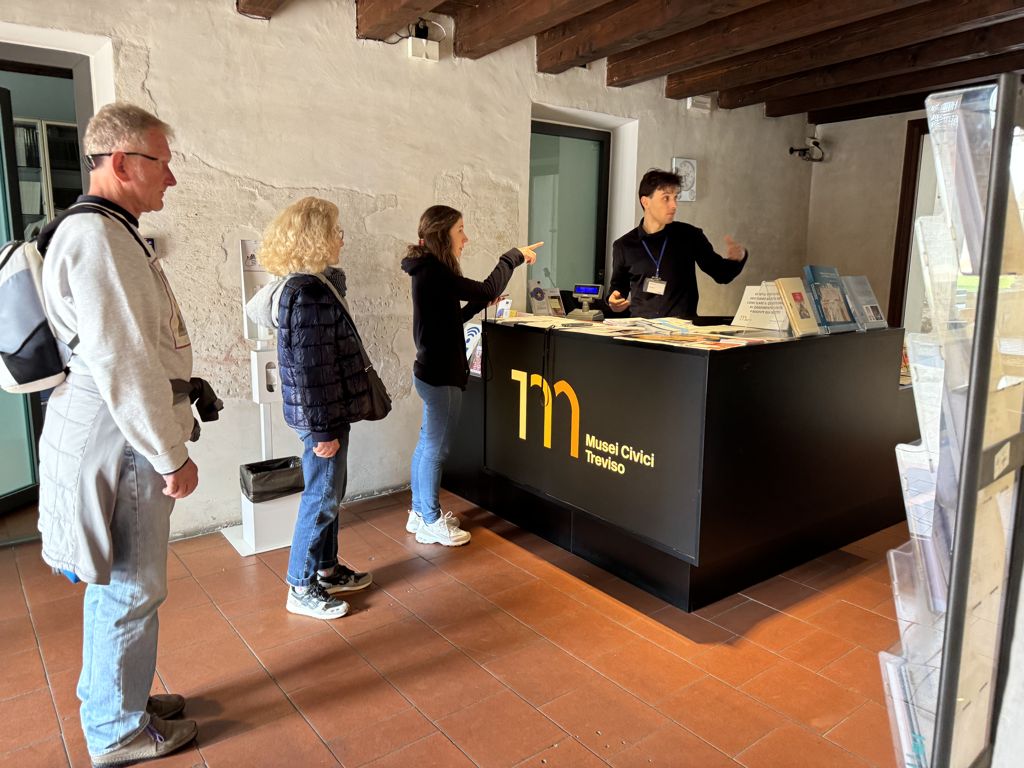 Treviso in un Giorno: la Città d'Acque tra Canali, Tiramisù e Palazzi Medievali