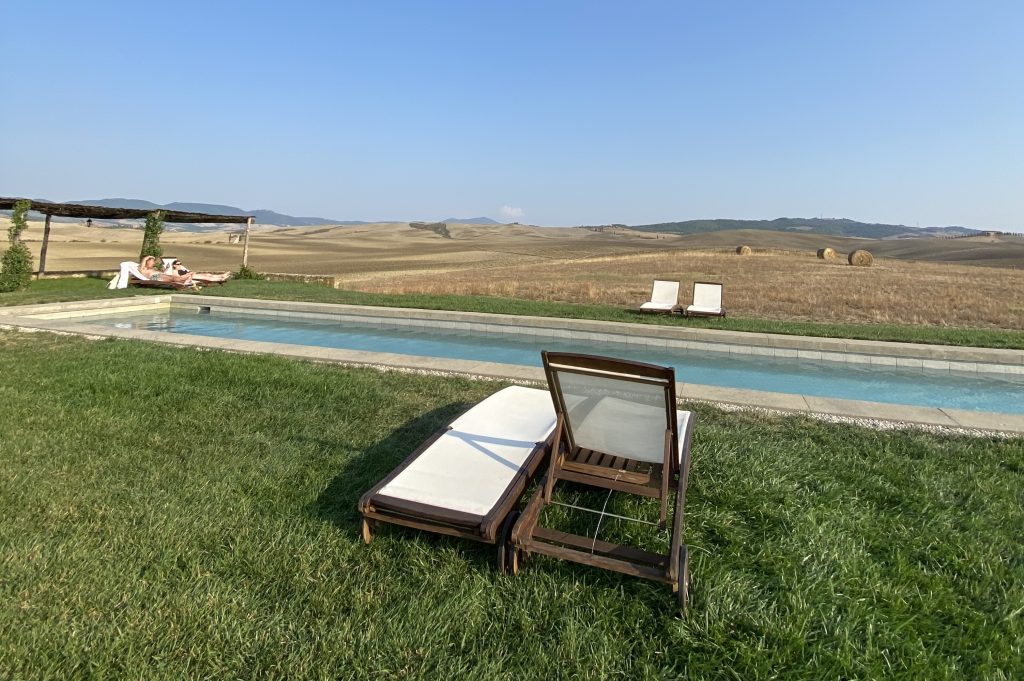 Toscana Vintage: Un Itinerario in Fiat 500 tra Vigneti e Borghi
