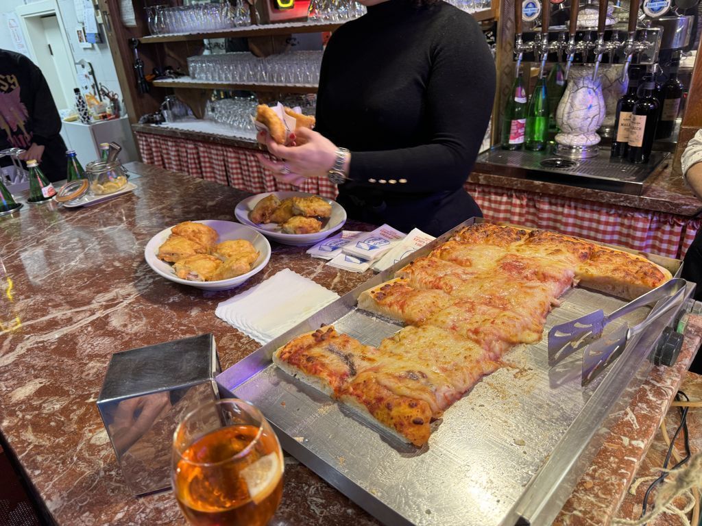 Treviso in un Giorno: la Città d'Acque tra Canali, Tiramisù e Palazzi Medievali