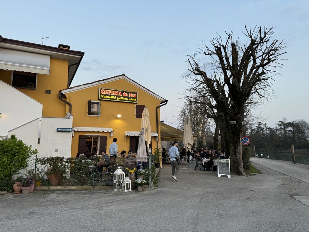 Treviso in un Giorno: la Città d'Acque tra Canali, Tiramisù e Palazzi Medievali