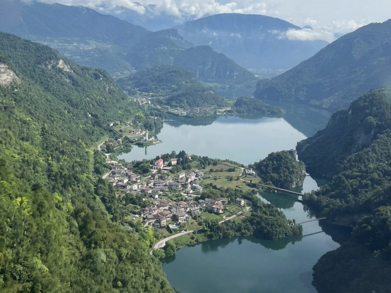 Lago del Corlo: kayak, ponti sospesi e trekking tra Veneto e Trentino
