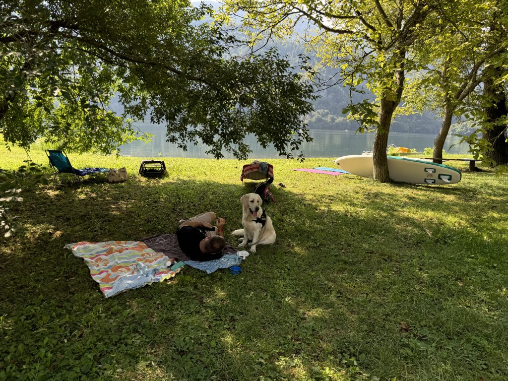 Lago del Corlo: kayak, ponti sospesi e trekking tra Veneto e Trentino
