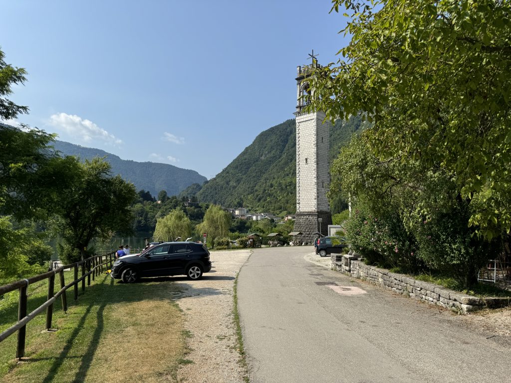 Lago del Corlo: kayak, ponti sospesi e trekking tra Veneto e Trentino