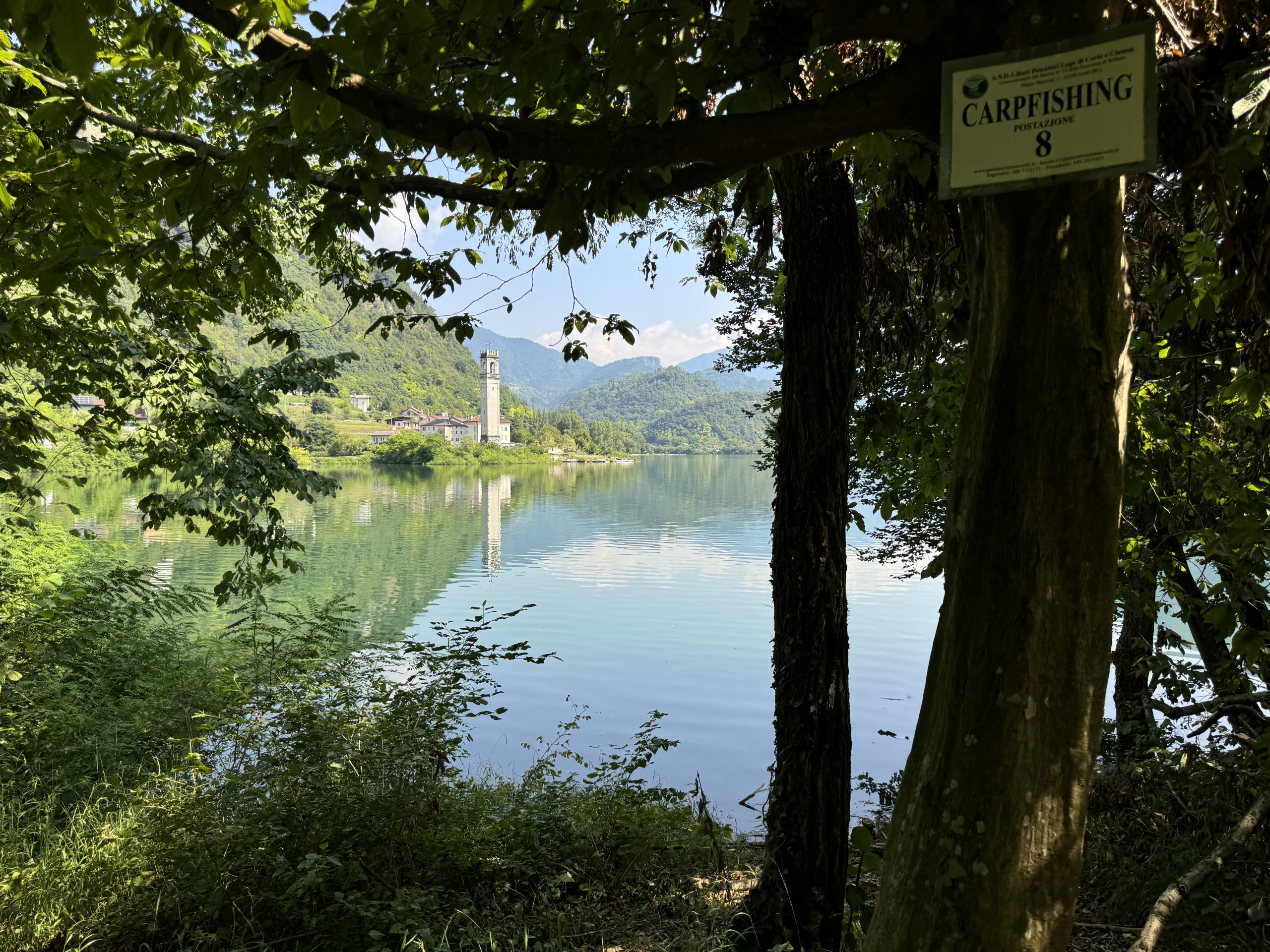 Lago del Corlo: kayak, ponti sospesi e trekking tra Veneto e Trentino