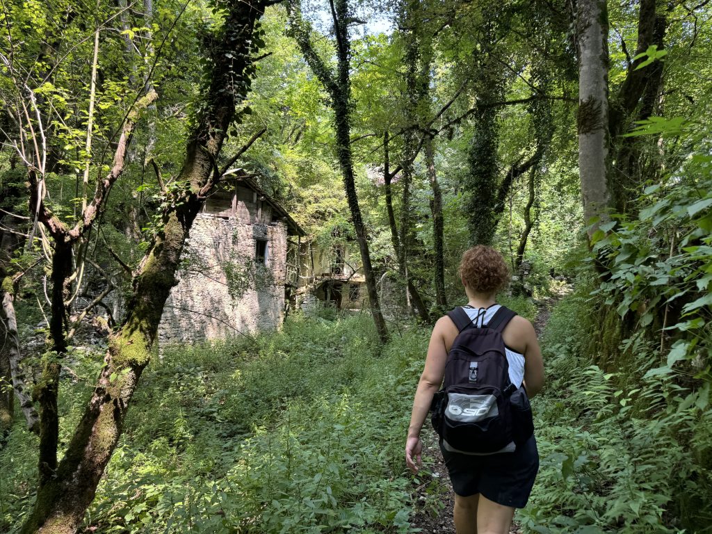 Lago del Corlo: kayak, ponti sospesi e trekking tra Veneto e Trentino