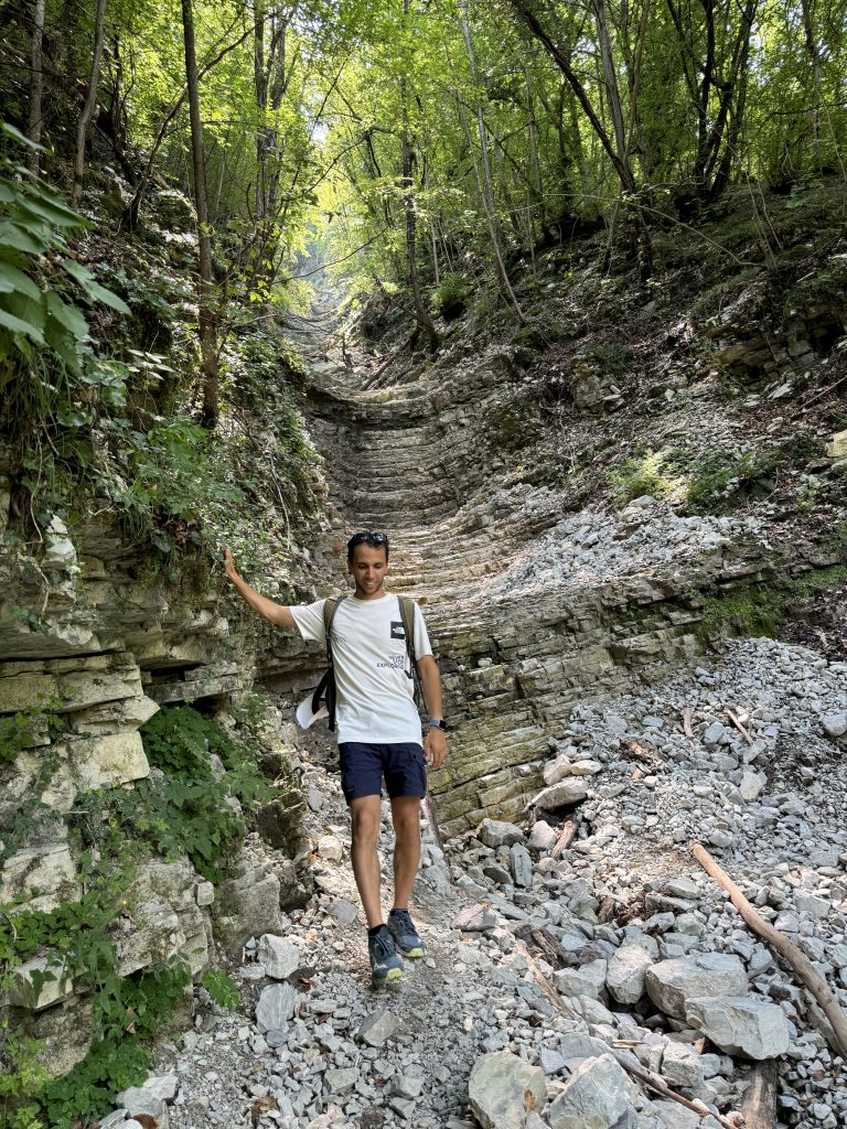 Lago del Corlo: kayak, ponti sospesi e trekking tra Veneto e Trentino