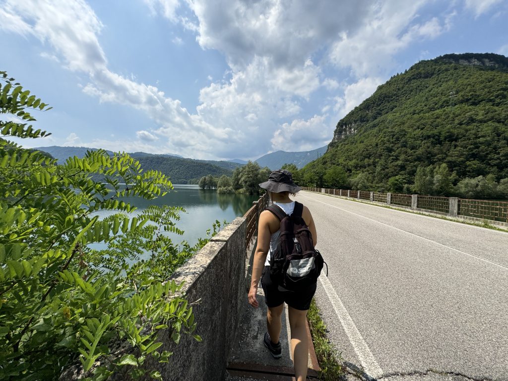 Lago del Corlo: kayak, ponti sospesi e trekking tra Veneto e Trentino