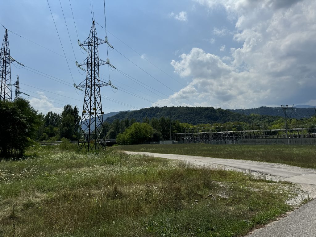 Lago del Corlo: kayak, ponti sospesi e trekking tra Veneto e Trentino