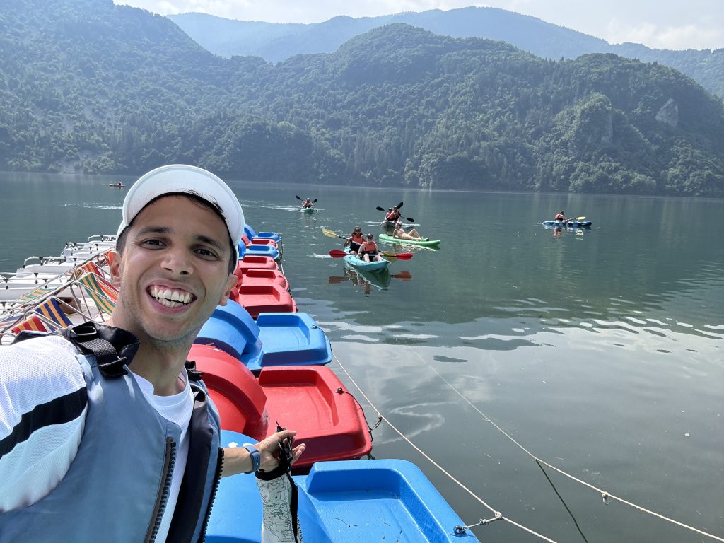 Lago del Corlo: kayak, ponti sospesi e trekking tra Veneto e Trentino