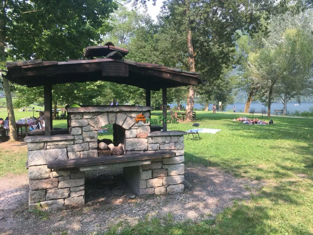 Lago del Corlo: kayak, ponti sospesi e trekking tra Veneto e Trentino