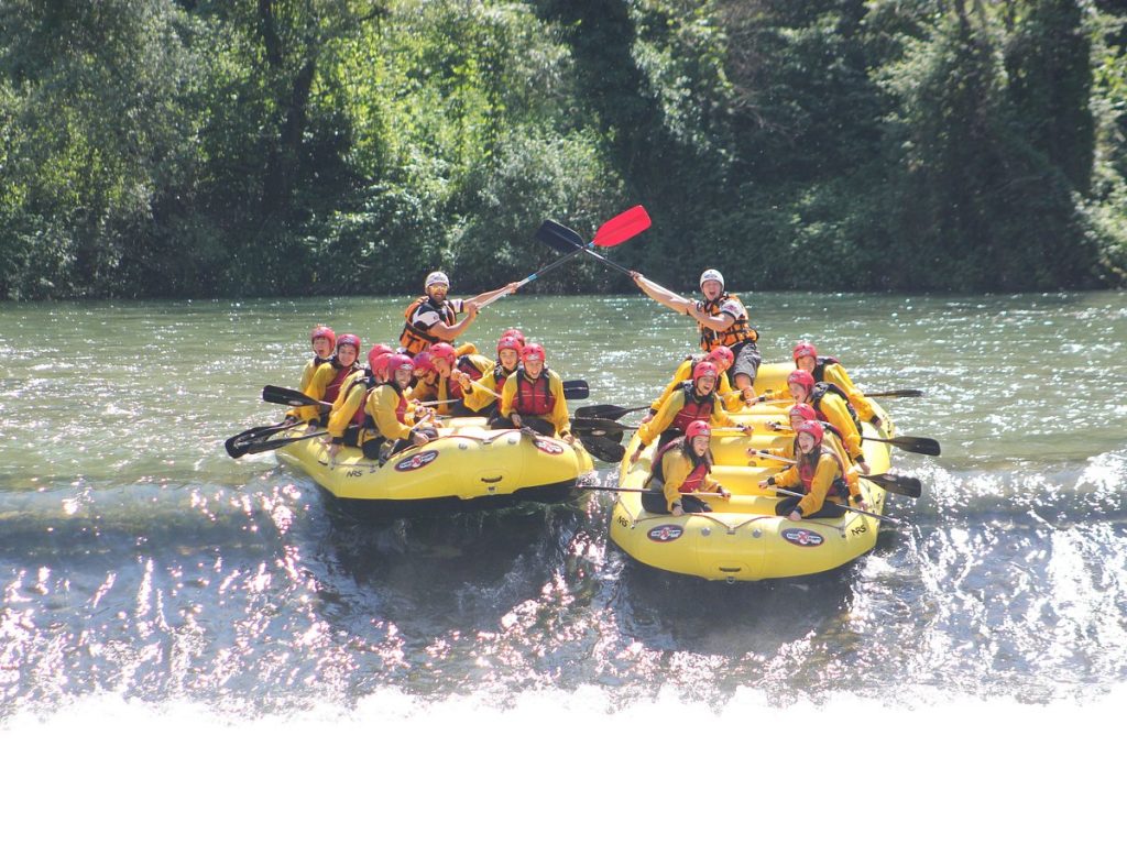 Rafting di gruppo con esplorazione in Valstagna