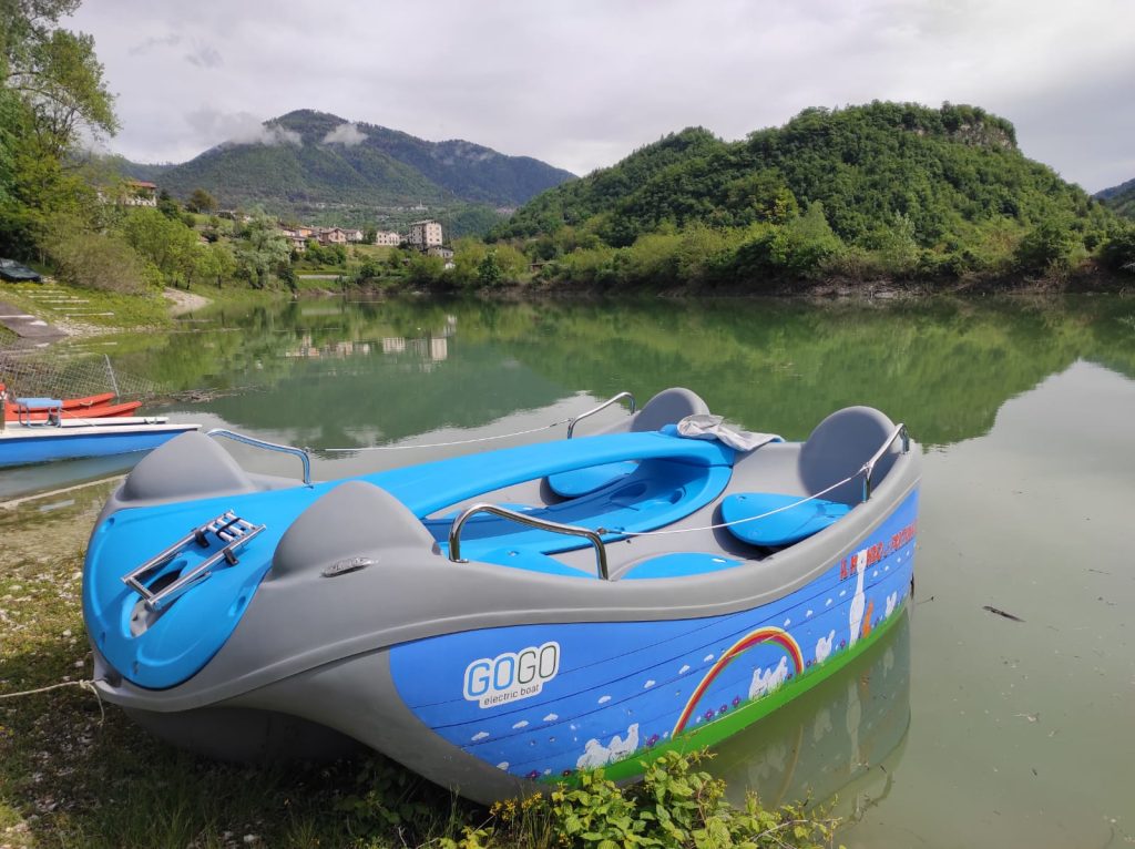 Lago del Corlo: kayak, ponti sospesi e trekking tra Veneto e Trentino