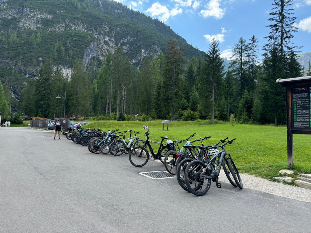 Il lago di Braies: il gioiello blu delle Dolomiti