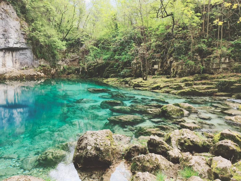 Lago del Corlo: kayak, ponti sospesi e trekking tra Veneto e Trentino