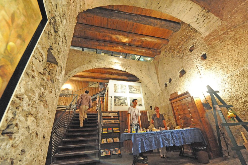 Visita in Limonaia, Cascata sul Lago di Garda e degutazione (BS)