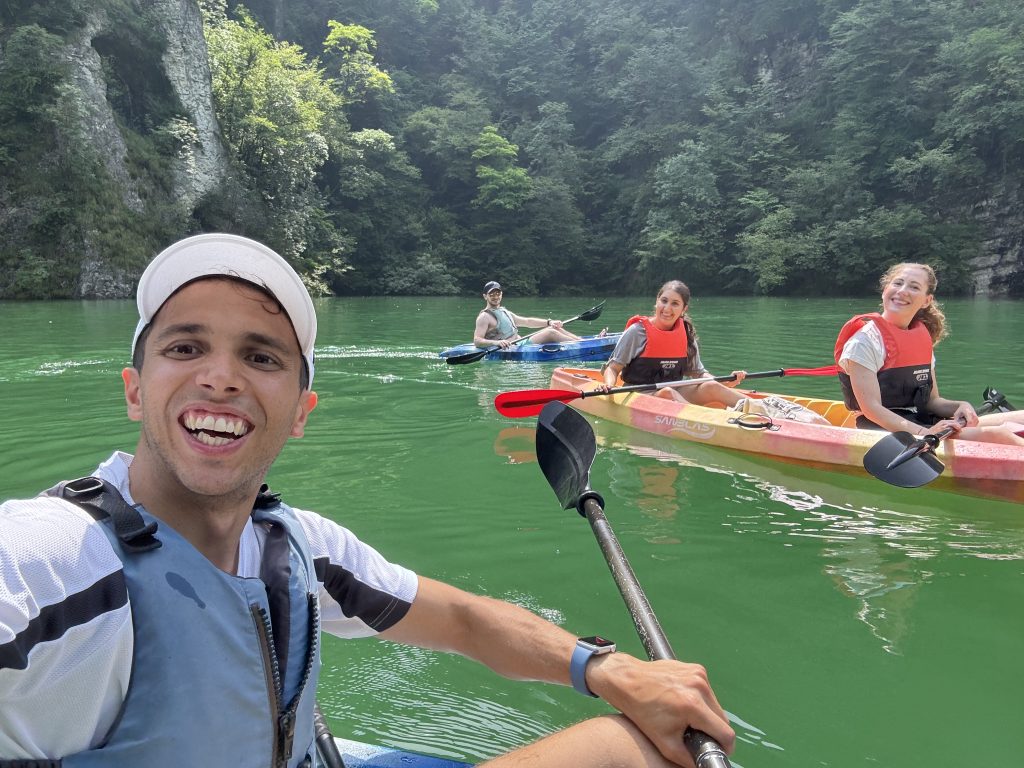 Lago del Corlo: kayak, ponti sospesi e trekking tra Veneto e Trentino