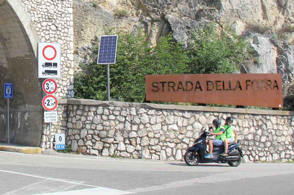 Tour in Vespa al Lago di Garda: da Riva del Garda a Tremosine