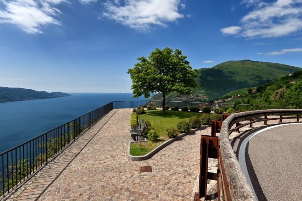 Tour in Vespa al Lago di Garda: da Riva del Garda a Tremosine