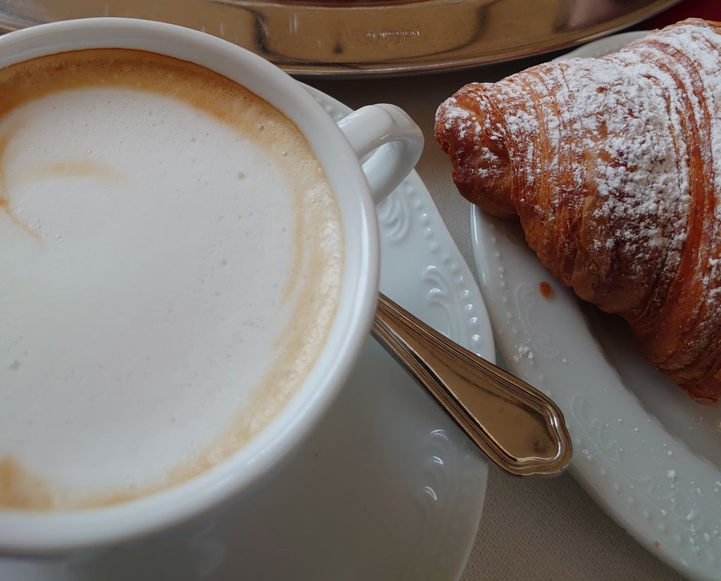Trieste Segreta come un Local: Scopri il Centro Storico e i Suoi Tesori