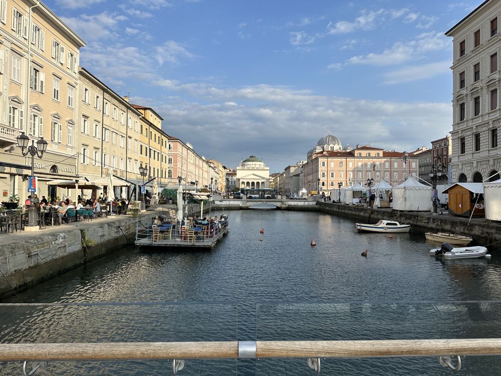 Trieste Segreta come un Local: Scopri il Centro Storico e i Suoi Tesori