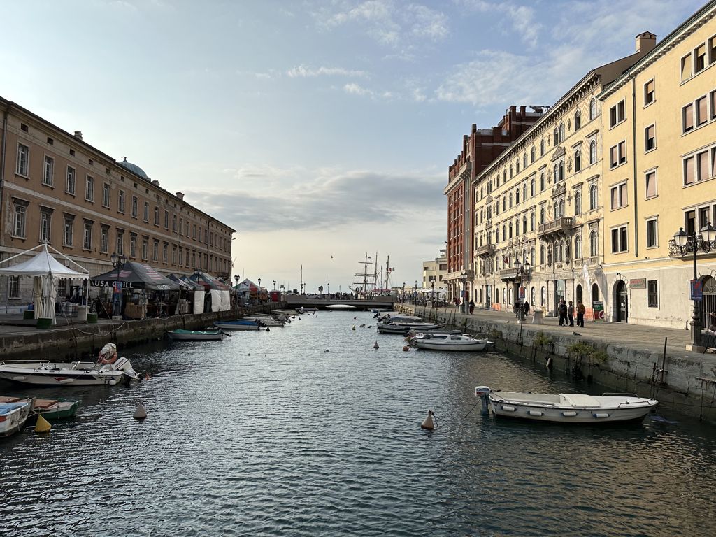 Trieste Segreta come un Local: Scopri il Centro Storico e i Suoi Tesori