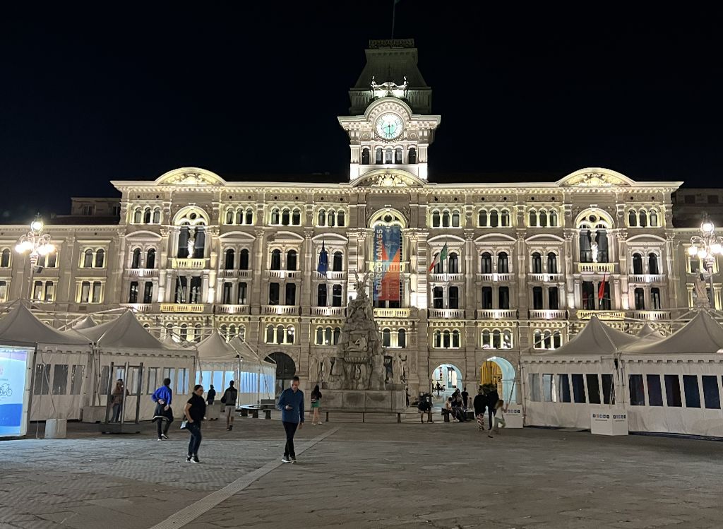 Trieste Segreta come un Local: Scopri il Centro Storico e i Suoi Tesori