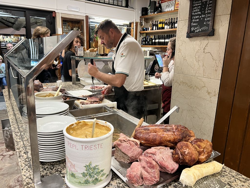 Trieste Segreta come un Local: Scopri il Centro Storico e i Suoi Tesori