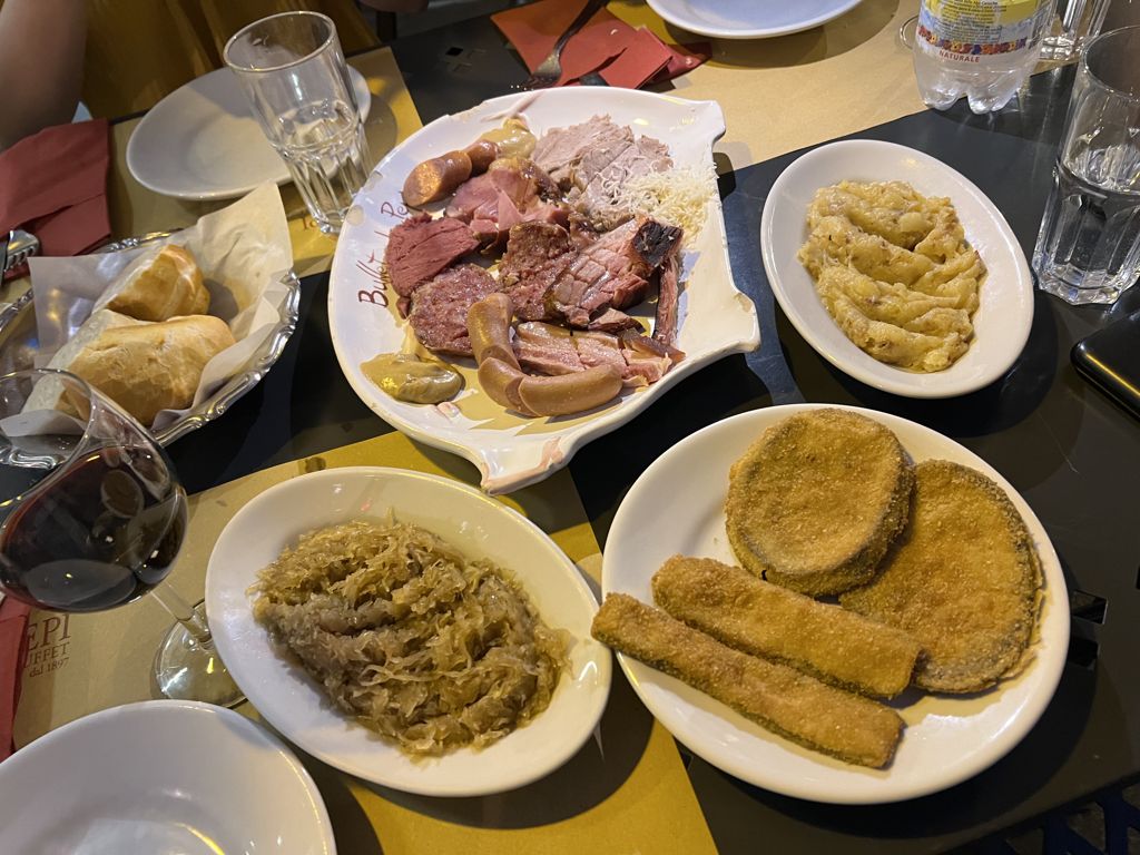 Trieste Segreta come un Local: Scopri il Centro Storico e i Suoi Tesori