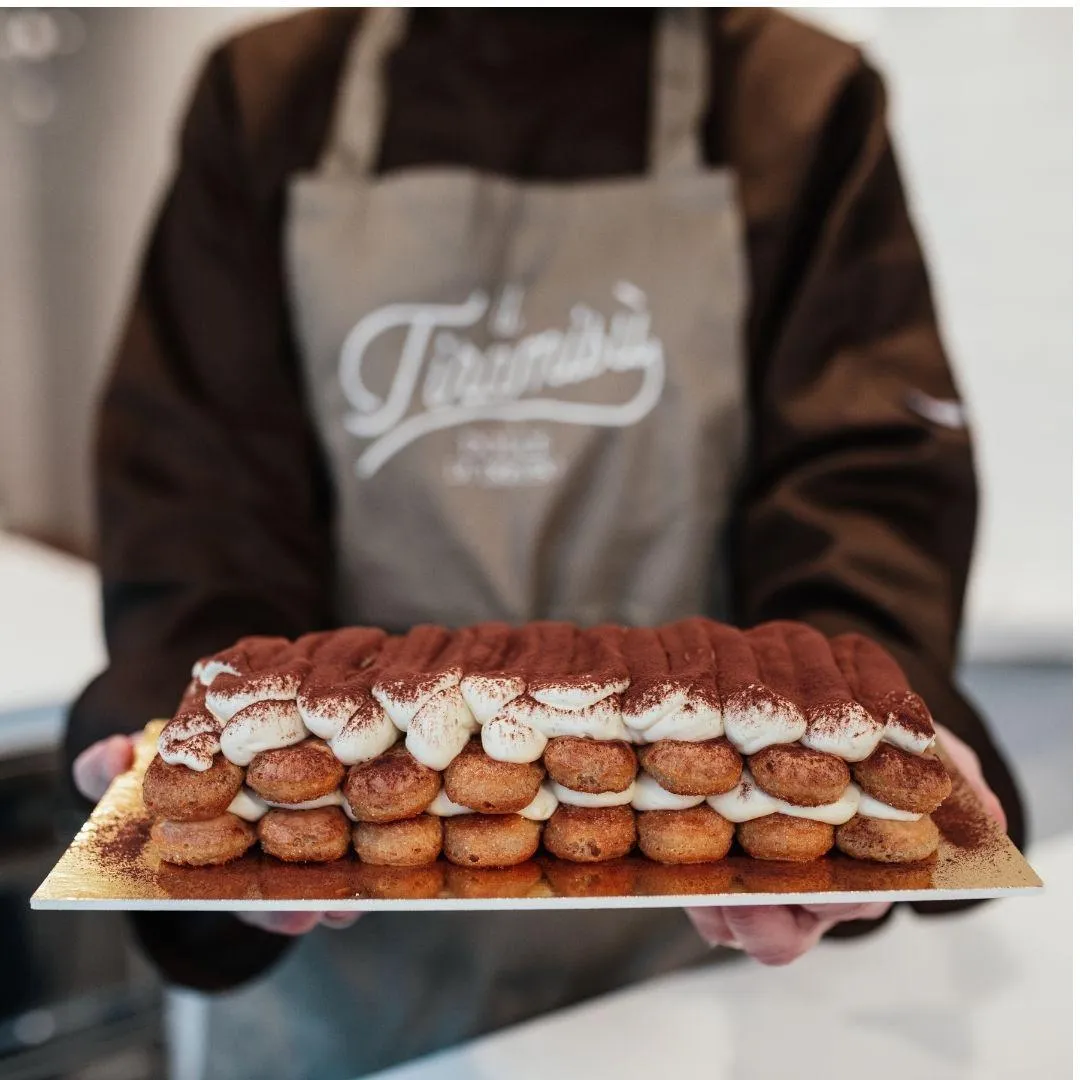 Treviso in un Giorno: la Città d'Acque tra Canali, Tiramisù e Palazzi Medievali