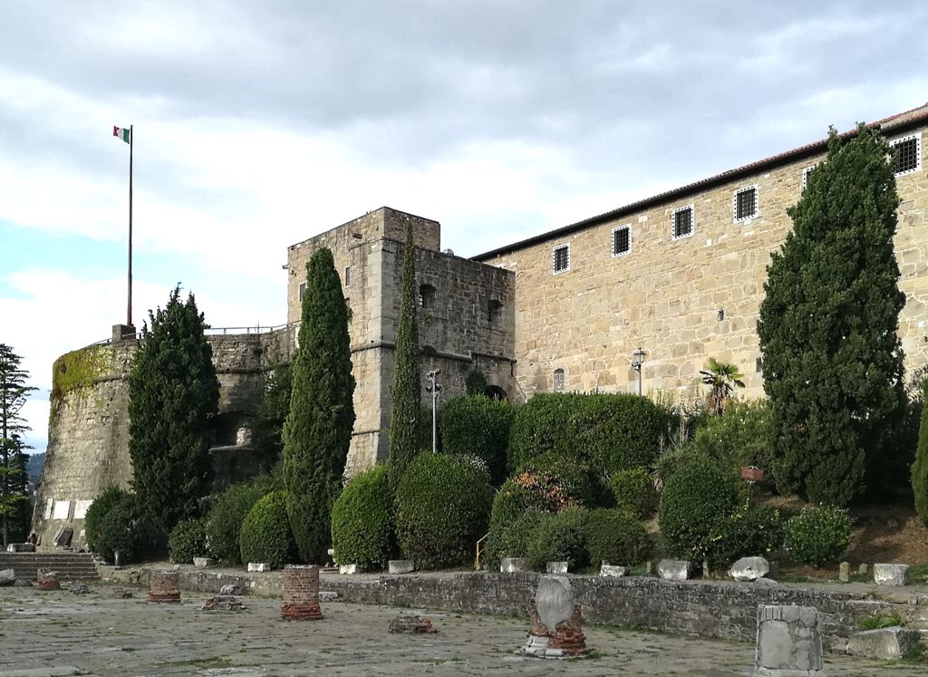 Trieste Segreta come un Local: Scopri il Centro Storico e i Suoi Tesori