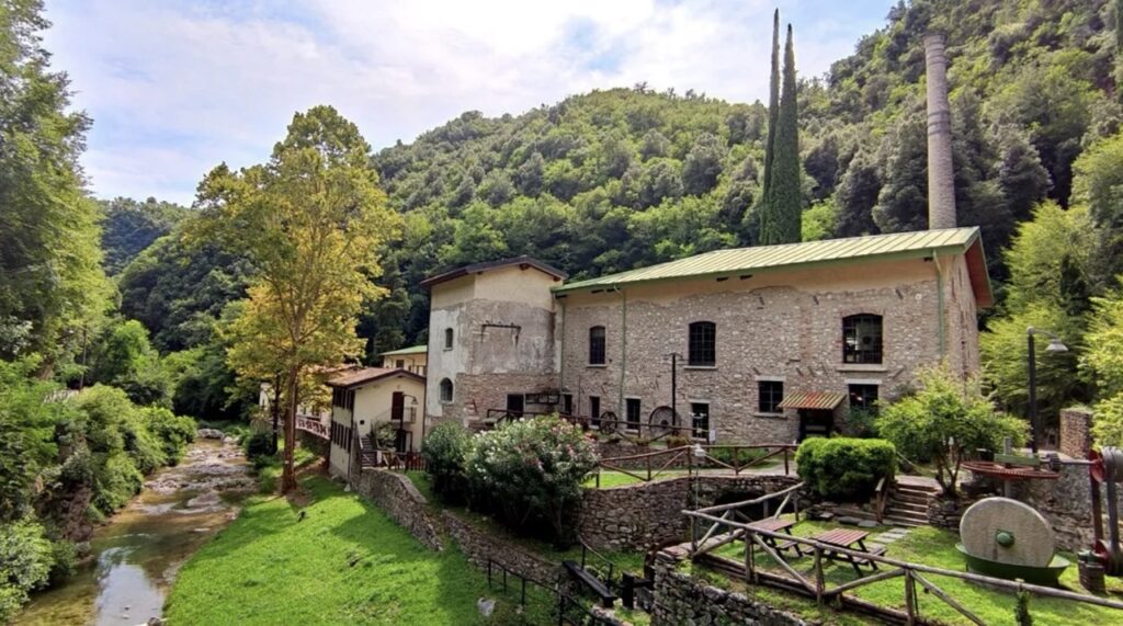 Valle delle Cartiere con laboratorio, pranzo e passeggiata